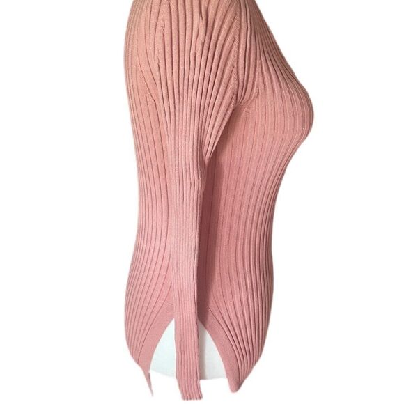 ⭐️5/$25 Small pink women’s long sleeve shirt - Picture 2 of 3